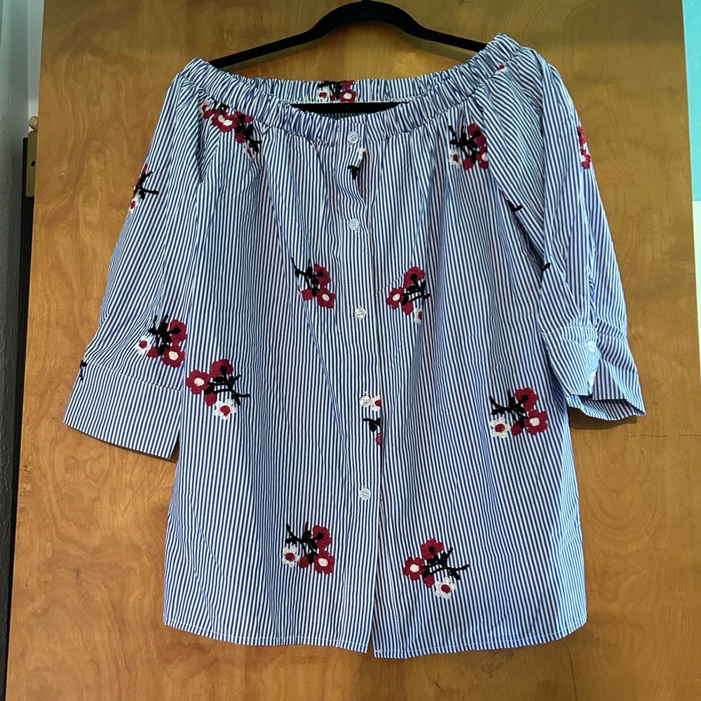 Mirror Image, front button up, NEW, 3/4 sleeves, round elastic collar